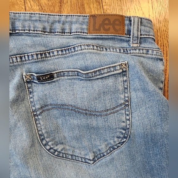 Lee Relaxed Fit Mid Rise Classic Straight Leg 5 Pocket Denim Blue Jeans. 18L - Picture 3 of 8
